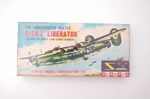 Q44 ★超希少★未組立★ B-24J LIBERATOR 三和模型 プラモデル