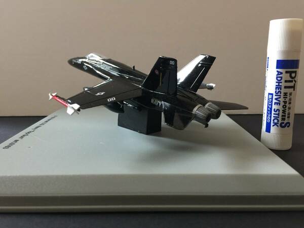 ミニ航空機 METAL COLLECTION ARMOUR 1/100 F-18 Hornet U.S. Navy Top Gun art.5163