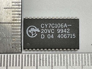 モールドSOJ 256K x 4 Static RAM CY7C106A-20VC (出品番号638) (Cypress) 