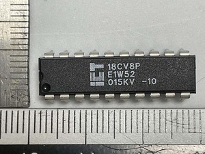 DIP CMOS Programmable Electrically Erasable Logic Device PEEL-18CV8P-10 (出品番号664) ICT