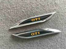 フォルクスワーゲン GTI カーステッカー エンブレム ブラック＆シルバー プレート フェンダーバッジ シール 金属製 2個セット ●314番_画像1