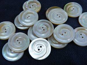 ＜銀の斧＞上質天然貝細工ボタン・直径2.2cm・16個・シェル釦・貝ぼたん・天然素材・白蝶貝