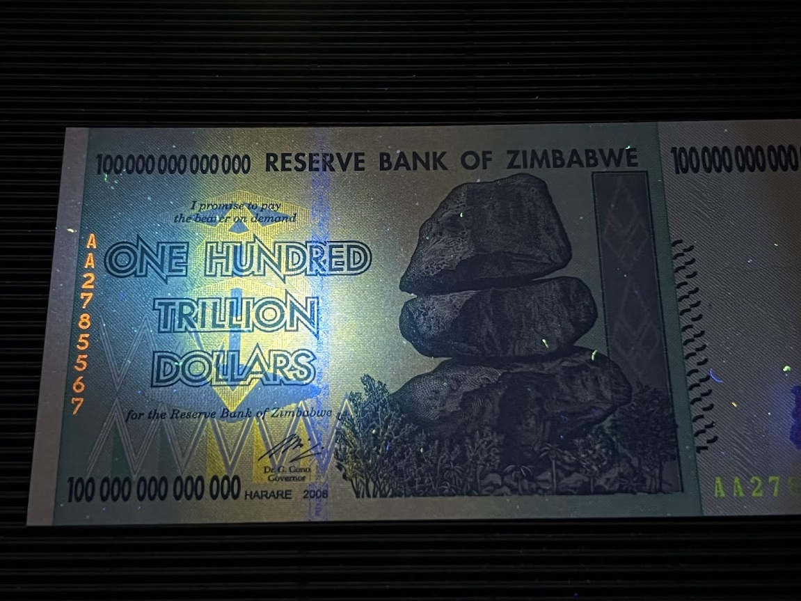 ジンバブエドル旧紙幣 100兆ドル 新品未使用認定済 68高得点-