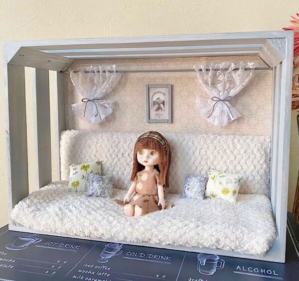 木製 ドールハウス ドールソファー ミニチュア ハンドメイド 背面ボード ブライス 大きめサイズ ブライス リカちゃん ベッドにも