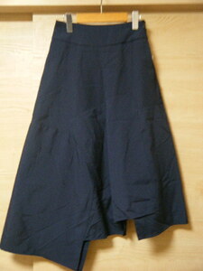 ユニクロ　シアサッカー　ロングフレアスカート+　R7440　サイズ61　未使用タグ付き　紺　変形スカート