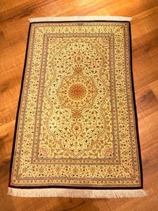 ペルシャ絨毯・最高級ハンド&マシン織り・ 世界最高密度150万ノット ・豪奢なクムデザイン 80cm×120cm ch23