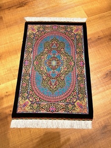 ペルシャ絨毯・最高級ハンド&マシン織り・ 世界最高密度150万ノット ・豪奢なクムデザイン 60cm×90cm ge2