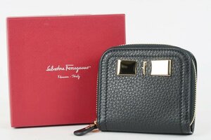 【新品同様・未使用】Ferragamo フェラガモ 二つ折り財布 ジッピー ブラック 小物【OC42】