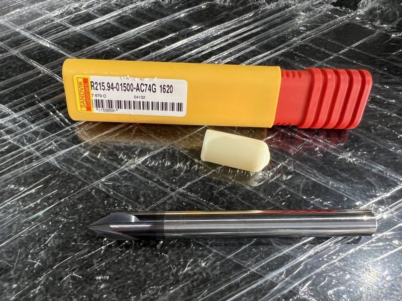 TR220057 SANDVIK/サンドビック コロミルプルーラ R215.94-01500-AC74G 1620 φ10