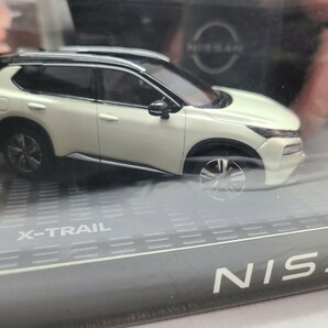 1/43 新型 エクストレイル 1:43 NISSAN X-TRAIL ブリリアントホワイトパール / スーパーブラック 日産 ディーラー正規品 限定品 未開封の画像2