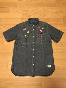 良品☆XLARGE／エクストララージ　M 半袖デニムシャンブレーワークシャツ　ガチャポケ&Tバック&ヒッピー調.スカル他刺繍沢山&猫目釦&1991LA