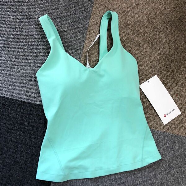 lululemon Align Waist-Length Tank Top 大人気アラインシリーズのタンクトップ 0 新品タグ付き