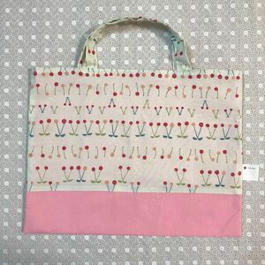 さくらんぼ柄のレッスンバッグ ハンドメイド 通園バッグ 絵本袋　CHECK&STRIPEネームタグ付き