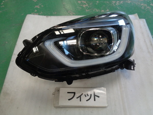 フィット　GR3　左ヘッドランプユニット　LED　即決　6427