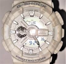 新品同様 レア アナデジ　G-SHOCK　ジーショック トライバルデザイン　GA-110TP ホワイト　かっこいい　渋い　074_画像1