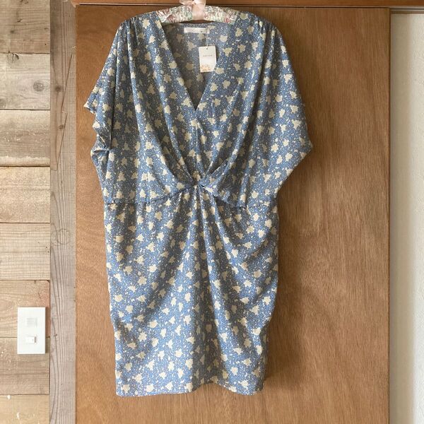 新品 柄物ワンピース