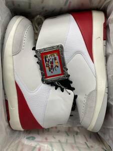 NINA CHANEL ABNEY × AIR JORDAN 2 RETRO SE "WHITE AND GYM RED" DQ0558-160 （ホワイト/ジムレッド/セイル/ジムレッド）