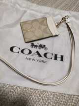 新品 未使用 定価20900 COACH IDケース ネックストラップ シグネチャー ホワイト 白 ベージュ カード ホルダー コーチ パスケース_画像1