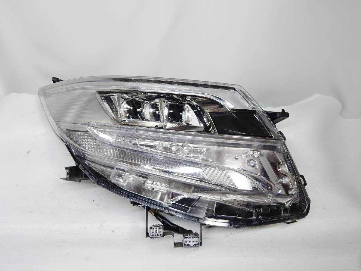 人気ブランドの ZRR80Gエスクァイア ヘッドライトユニット右側品 - fia