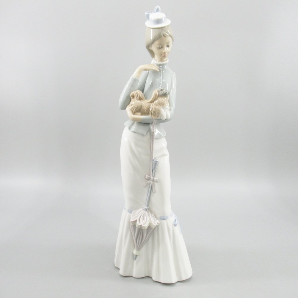 激安通販 LLADRO 置物 リヤドロ フィギュリン 仔犬を抱く貴婦人置物