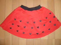 ミッキーマウスの赤いスカート　女子　女児　女の子　130　１３０　美品　オマケのカーディガン付き_画像1