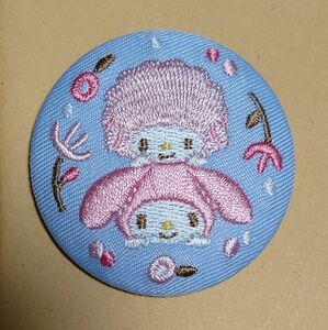 サンリオ 刺繍缶バッジ マイメロディ・マイスウィートピアノ