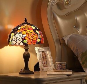 芸術品◆ステンドランプ ステンドグラス 花柄 レトロな雰囲気がおしゃれ ティファニー 上品ランプ