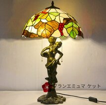 極美品★独特◆ ステンドグラス 花柄 レトロな雰囲気 ティファニー テーブルスタンド 照明 室内装飾 別荘 手作り z18_画像1