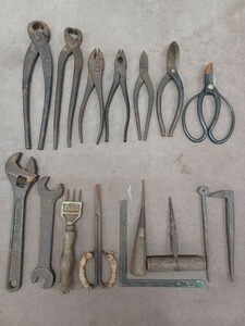  carpenter's tool various together forged .. shop chopsticks . tongs tongs .. monkey wrench metal plate worker plasterer tool hand tool bonsai tool Showa Retro 