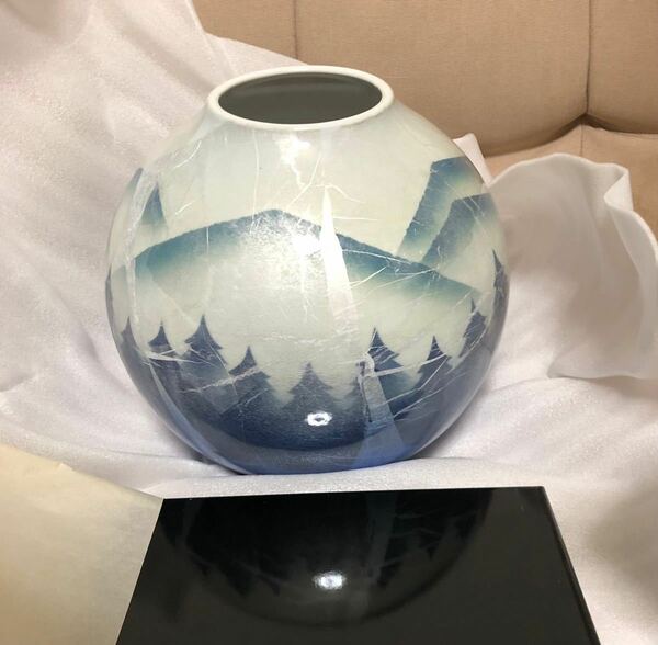 新品　九谷焼　 花瓶　香祥　 新品　(花台付き) 陶器 花器 置物 百貨店購入品　香祥窯　花瓶　フラワーベース　(連山　山脈)柄