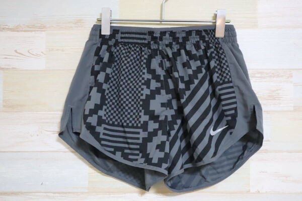 新品 Mサイズ NIKE ナイキ ウィメンズ ランニング ショートパンツ