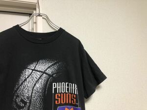 【送料込み】90sヴィンテージMADE IN USAアメリカ製SALEM製PHOENIX SUNSTバスケットボールプリントTシャツブラックボディーsizeM