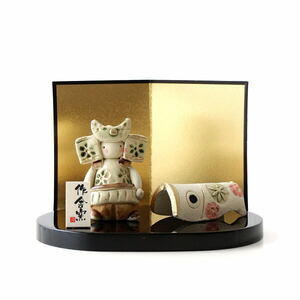 五月人形 コンパクト 陶器 おしゃれ 置物 置き物 オブジェ 鯉のぼり こいのぼり 兜 かわいい こどもの日 健やか武者と鯉のぼり