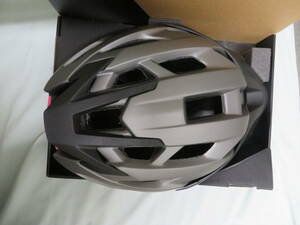 自転車用ヘルメット　サイズはダイヤル調整システム　スポーツヘルメット