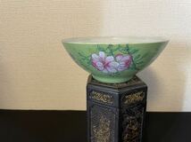 中国美術品 古玩 大清乾隆年製在銘　青地花紋　軋道粉彩　椀　希少美品　染付古美術 道具　希少品　_画像3