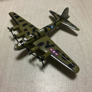 送料無料 Zee Toys DYNA FLITES ダイナフライツ　BOEING ボーイング　B-17 メンフィスビル　戦闘機　迷彩　ルース　中国製　トミカサイズ