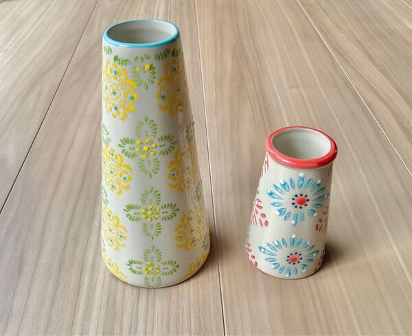 たまにsaleします(^ ^)今回は母の日sale♪北欧柄 フラワーベース赤(小)+フラワーベースイエローフラワー2点セット 花瓶