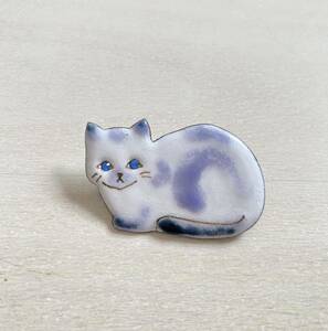猫ネコ　ブローチ　青目ラインストーン　キャットアクセサリー　アンティーク白ホワイトブルー陶器焼き物