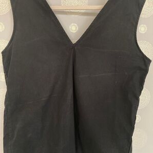 バッグリボンVネックノースリーブシャツ