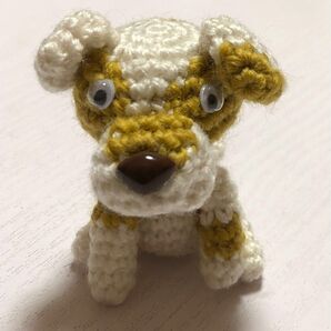 23★ハンドメイド あみぐるみ おすわりジャックラッセルテリアのストラップ