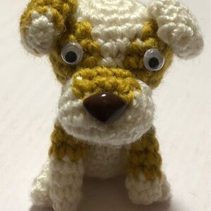 21★ハンドメイド あみぐるみ おすわりジャックラッセルテリアのストラップ