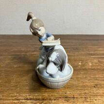 リヤドロ 陶器 人形 LLADRO フィギュリン Bashful Bather 5455 少女 犬 女の子 きれいにしましょうね 置物_画像5