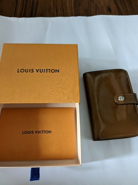 ルイヴィトン 財布 LOUIS VUITTON がま口財布/ポルトフォイユ・ヴィエノワ ヴェルニ ルージュ フォーヴィスト