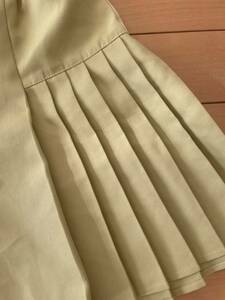 【used・美品】GU ジーユー 夏色フレッシュグリーンのハーフプリーツキュロットスカート　150cm