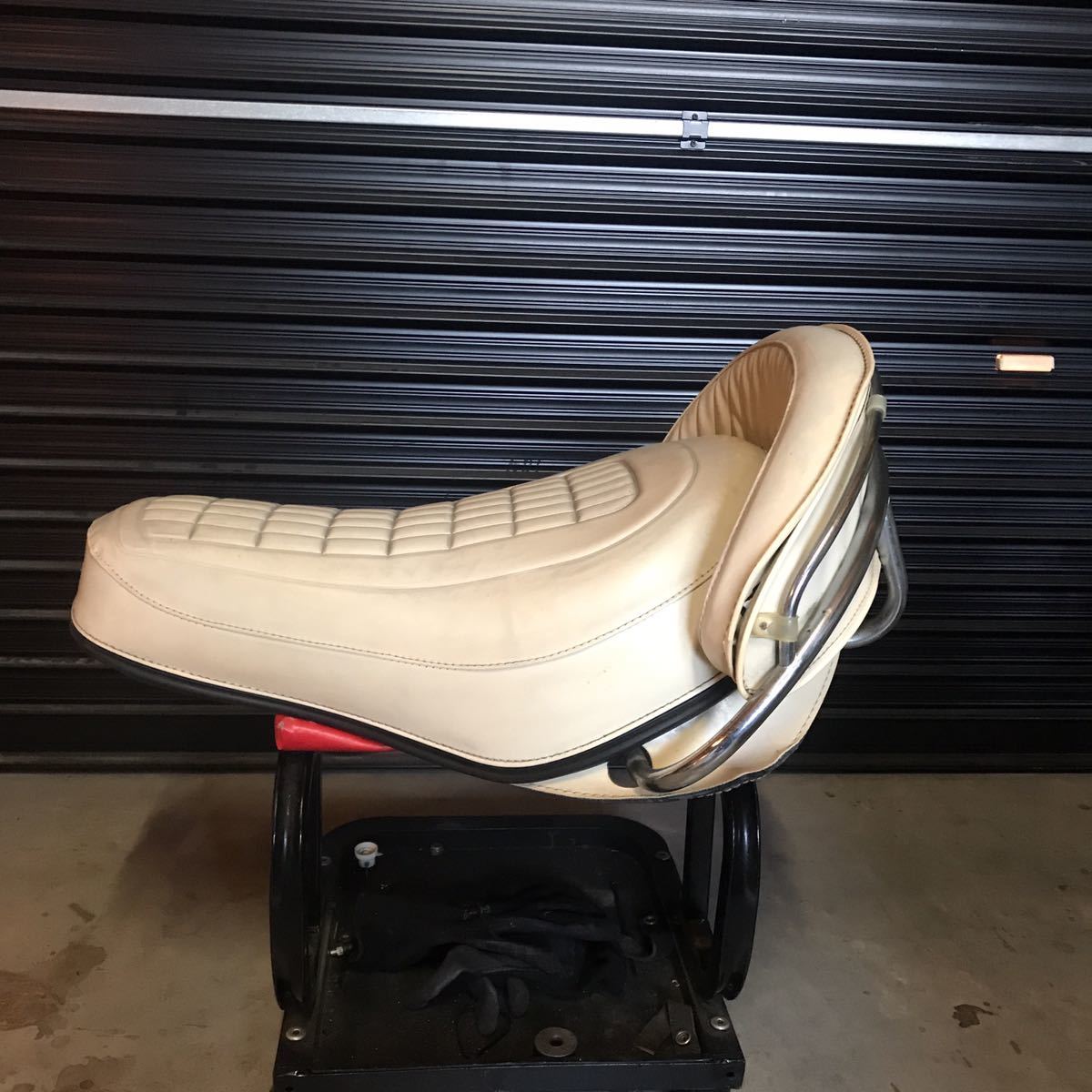 ヤフオク! -「ショベル純正バディシート」(自動車、オートバイ) の落札