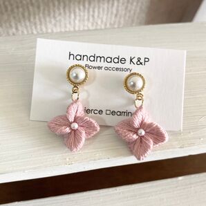 あじさいの刺繍ピアス 立体刺繍