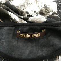 極美品 RobertoCavalli ロベルトカヴァリ サイズ38 ワンピース ミニワンピース チェーン 花柄 総柄 フレンチスリーブ ミニ丈 黒 ブラック_画像7