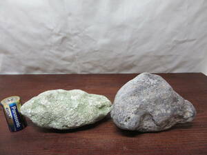 Ｄ１　手取川上流産　紋石　紅白　自然石　観賞石　整理　２石で　紅 約12ｃｍ×8ｃｍ×6ｃｍ 740ｇ 白 約14ｃｍ×7ｃｍ×8ｃｍ 580ｇ