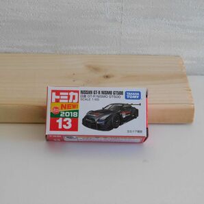 No.13 日産 GT-R NISMO GT500 （箱） （1/65スケール トミカ 102618）