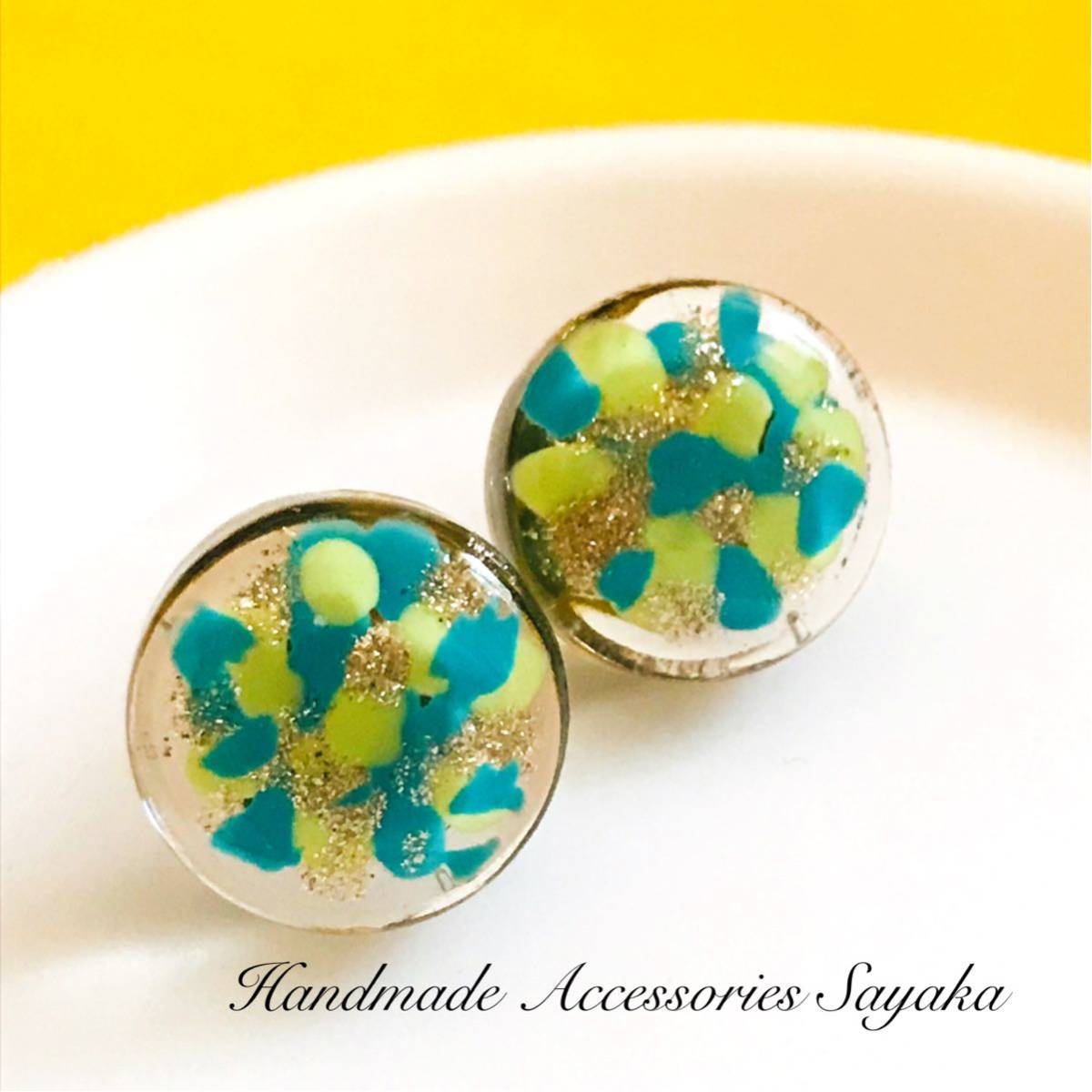 Brand new, instant purchase◆Handmade stud earrings, resin accessories, blue green, sparkling, beautiful, art, hand-painted, handmade, unique, earrings, beads, glass, others
